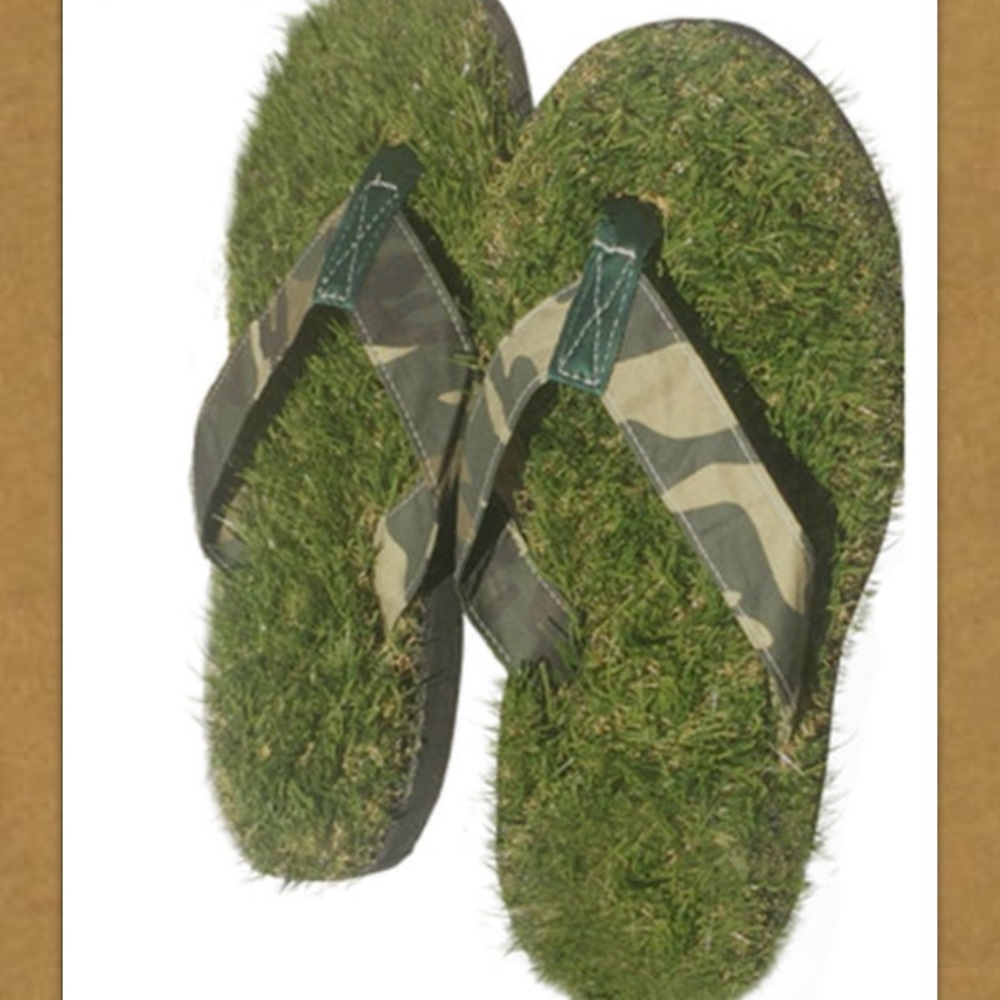 Grass flip flops size small fits 7.5-9